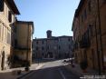 Monticiano (SI) - Una vista di via Agostino Barazzuoli che sale verso il cuore antico del centro del borgo partendo da piazza Sant