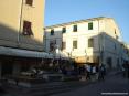 San Vincenzo (LI) - In piazza della Vittoria una barca a vela ricorda la natura marinara del paese