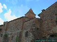 Certaldo(FI) - La cima di un campanile vista da subito fuori le mura passando da un vicolo che corre vicino la casa del Boccaccio (MAG2006)